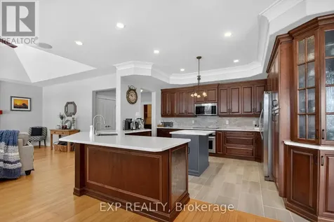 6715 Suncrest Drive Ottawa ON K4P 0B3