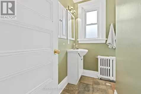 84 Fourth Avenue Ottawa ON K1S 2L2
