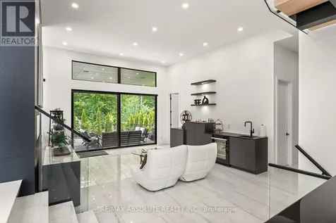 553 Shoreway Drive Ottawa ON K4P 0G3