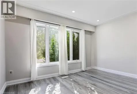 7 Cardill Crescent Waterloo ON N2L 3Y7