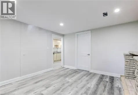 7 Cardill Crescent Waterloo ON N2L 3Y7