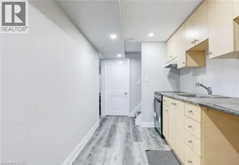 7 Cardill Crescent Waterloo ON N2L 3Y7