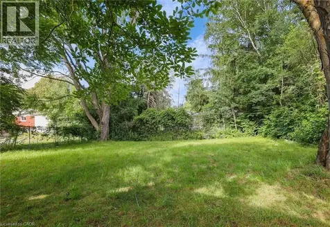 7 Cardill Crescent Waterloo ON N2L 3Y7