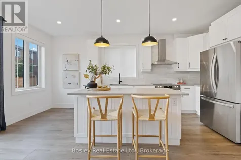 125 Courtland Street Blue Mountains ON L9Y 0R4