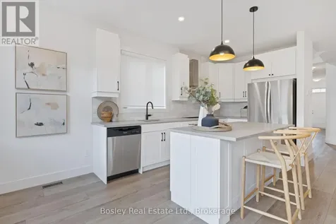 125 Courtland Street Blue Mountains ON L9Y 0R4