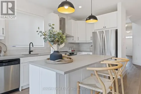 125 Courtland Street Blue Mountains ON L9Y 0R4