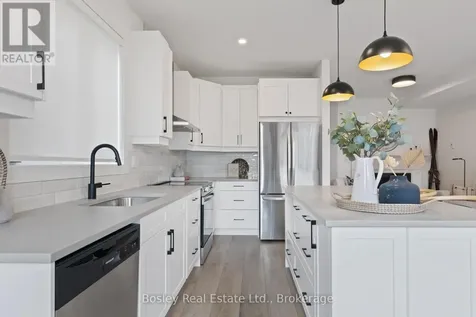 125 Courtland Street Blue Mountains ON L9Y 0R4