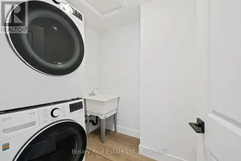 125 Courtland Street Blue Mountains ON L9Y 0R4