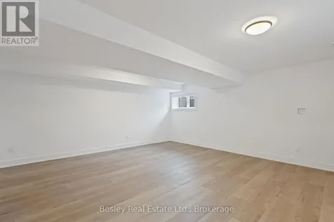 125 Courtland Street Blue Mountains ON L9Y 0R4