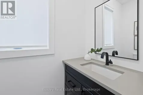125 Courtland Street Blue Mountains ON L9Y 0R4