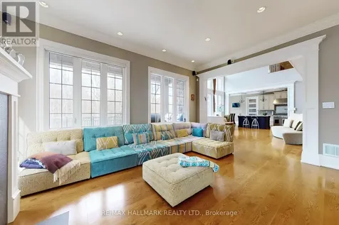 206 Churchill Avenue King ON L7B 0G9