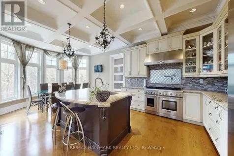 206 Churchill Avenue King ON L7B 0G9