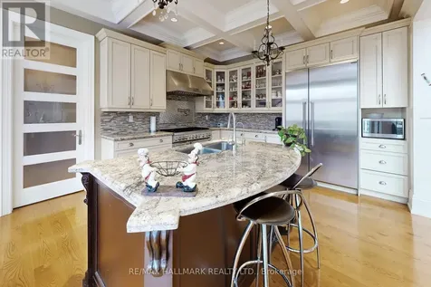 206 Churchill Avenue King ON L7B 0G9