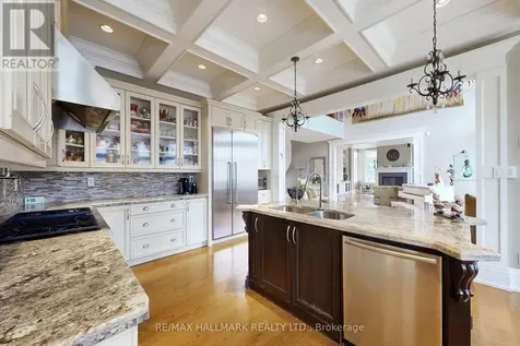 206 Churchill Avenue King ON L7B 0G9