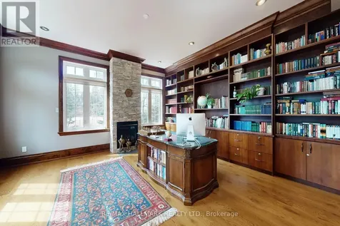 206 Churchill Avenue King ON L7B 0G9