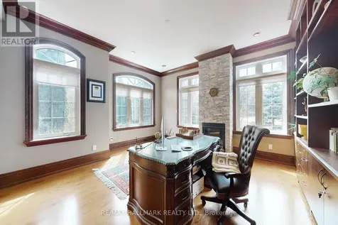 206 Churchill Avenue King ON L7B 0G9