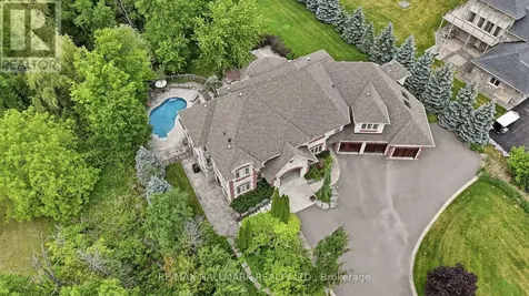 206 Churchill Avenue King ON L7B 0G9