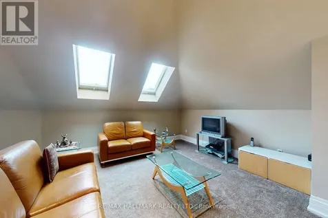 206 Churchill Avenue King ON L7B 0G9