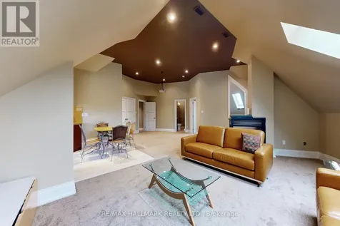206 Churchill Avenue King ON L7B 0G9