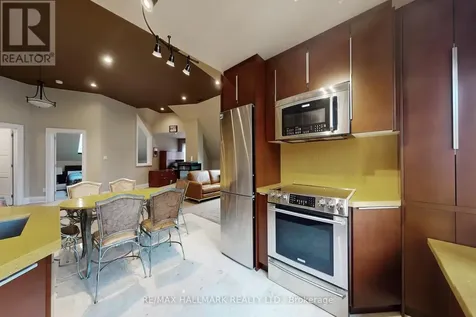 206 Churchill Avenue King ON L7B 0G9