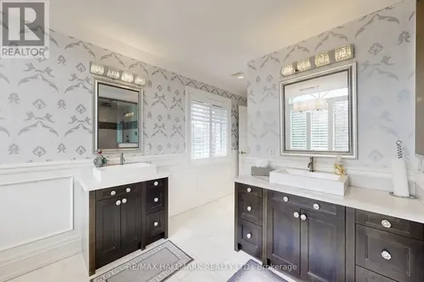 206 Churchill Avenue King ON L7B 0G9