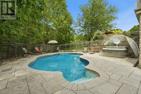 206 Churchill Avenue King ON L7B 0G9