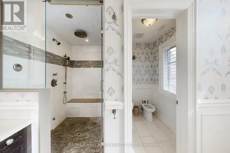 206 Churchill Avenue King ON L7B 0G9