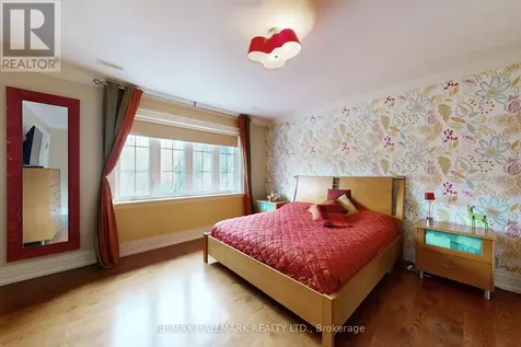 206 Churchill Avenue King ON L7B 0G9