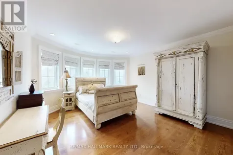 206 Churchill Avenue King ON L7B 0G9
