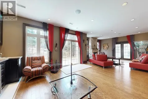206 Churchill Avenue King ON L7B 0G9