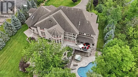206 Churchill Avenue King ON L7B 0G9