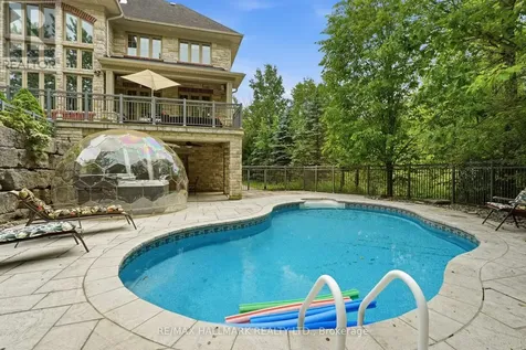 206 Churchill Avenue King ON L7B 0G9
