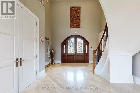 206 Churchill Avenue King ON L7B 0G9