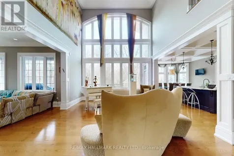 206 Churchill Avenue King ON L7B 0G9