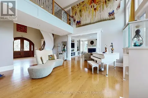 206 Churchill Avenue King ON L7B 0G9