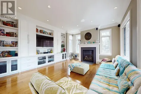 206 Churchill Avenue King ON L7B 0G9