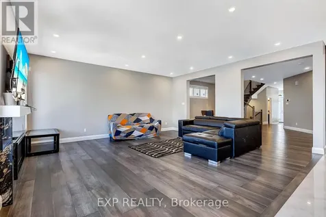 348 Abbeydale Circle Ottawa ON K2K 0E9