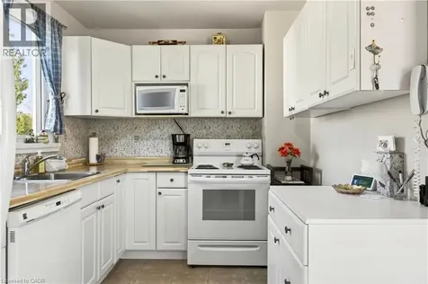 944 Garth Street Hamilton ON L9C 4L2
