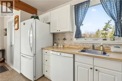 944 Garth Street Hamilton ON L9C 4L2