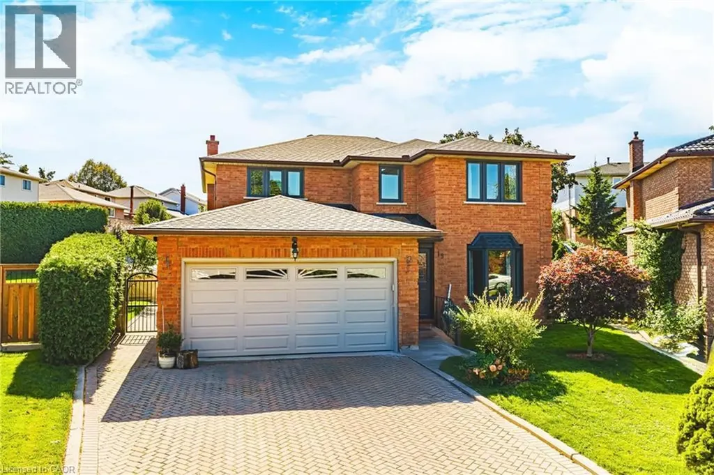 19 Glenhaven Court Hamilton ON L9C 7G4