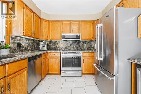 19 Glenhaven Court Hamilton ON L9C 7G4