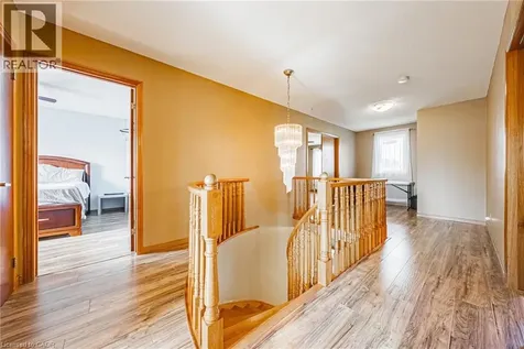 19 Glenhaven Court Hamilton ON L9C 7G4