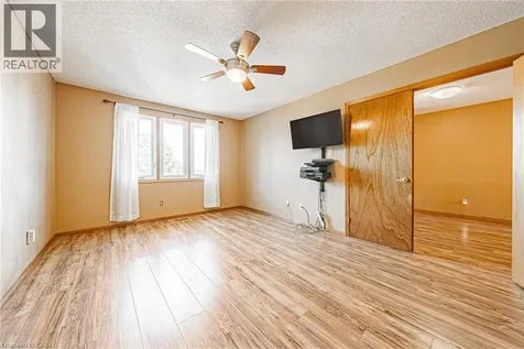 19 Glenhaven Court Hamilton ON L9C 7G4