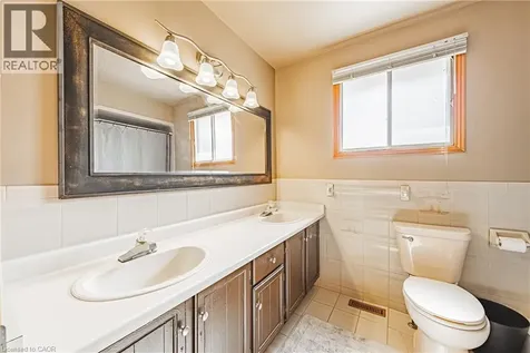 19 Glenhaven Court Hamilton ON L9C 7G4