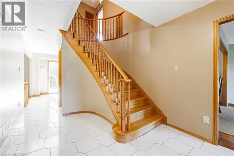19 Glenhaven Court Hamilton ON L9C 7G4