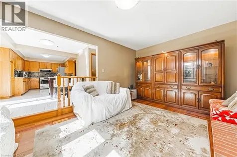 19 Glenhaven Court Hamilton ON L9C 7G4