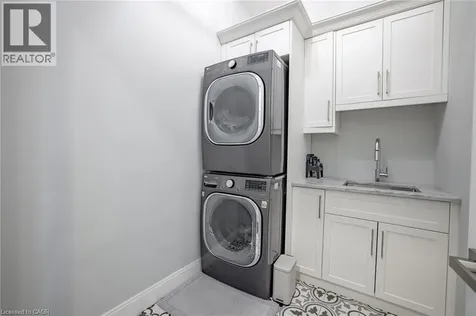 4 Lockman Drive Ancaster ON L0K 0C1