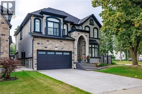 4 Lockman Drive Ancaster ON L0K 0C1