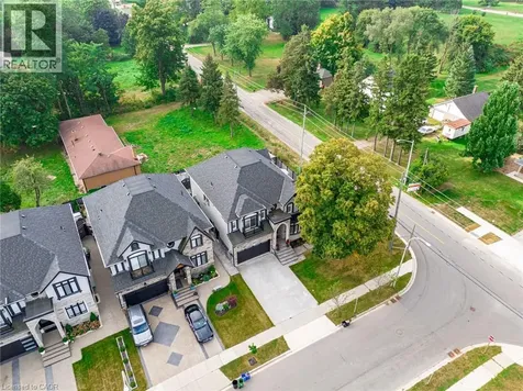 4 Lockman Drive Ancaster ON L0K 0C1