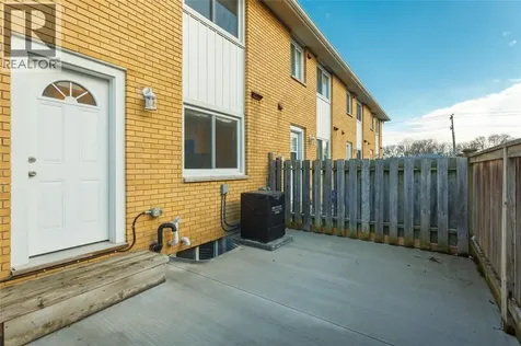 816 Wellington Street Sarnia ON N7T 1J5